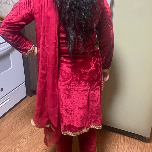 Velvet shalwar kameez for party wear or at home wear indian/punjabi - Picture 3 of 5